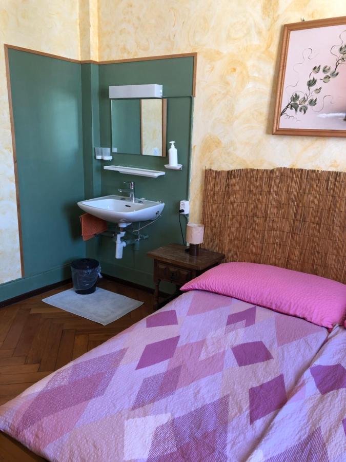 Chambres D'Hotes Le Passiflore Les Brenets Exterior photo